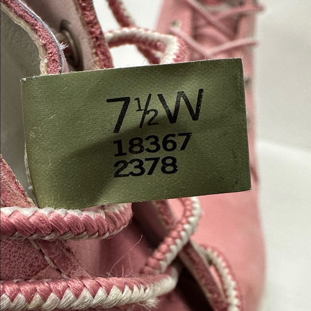 Timberland Women's Lace-Up Pink Chukka Boots - Picture 6 of 7